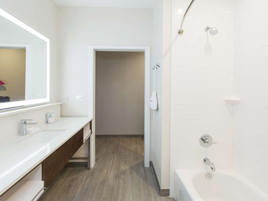 Hampton Inn Mustang主图