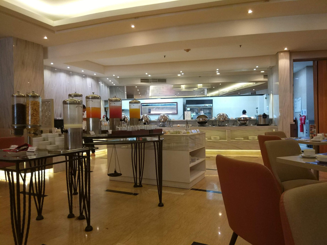 阿斯顿美那多酒店主图