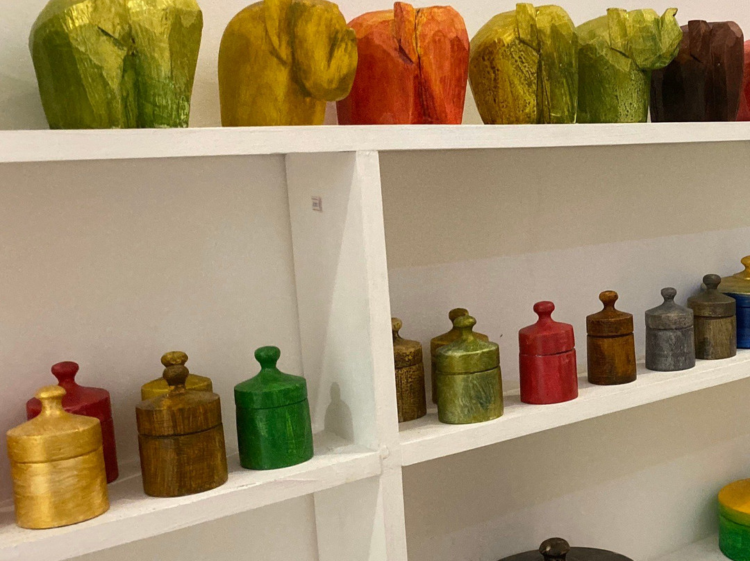 Saffron Robes-希克杜沃必去景点