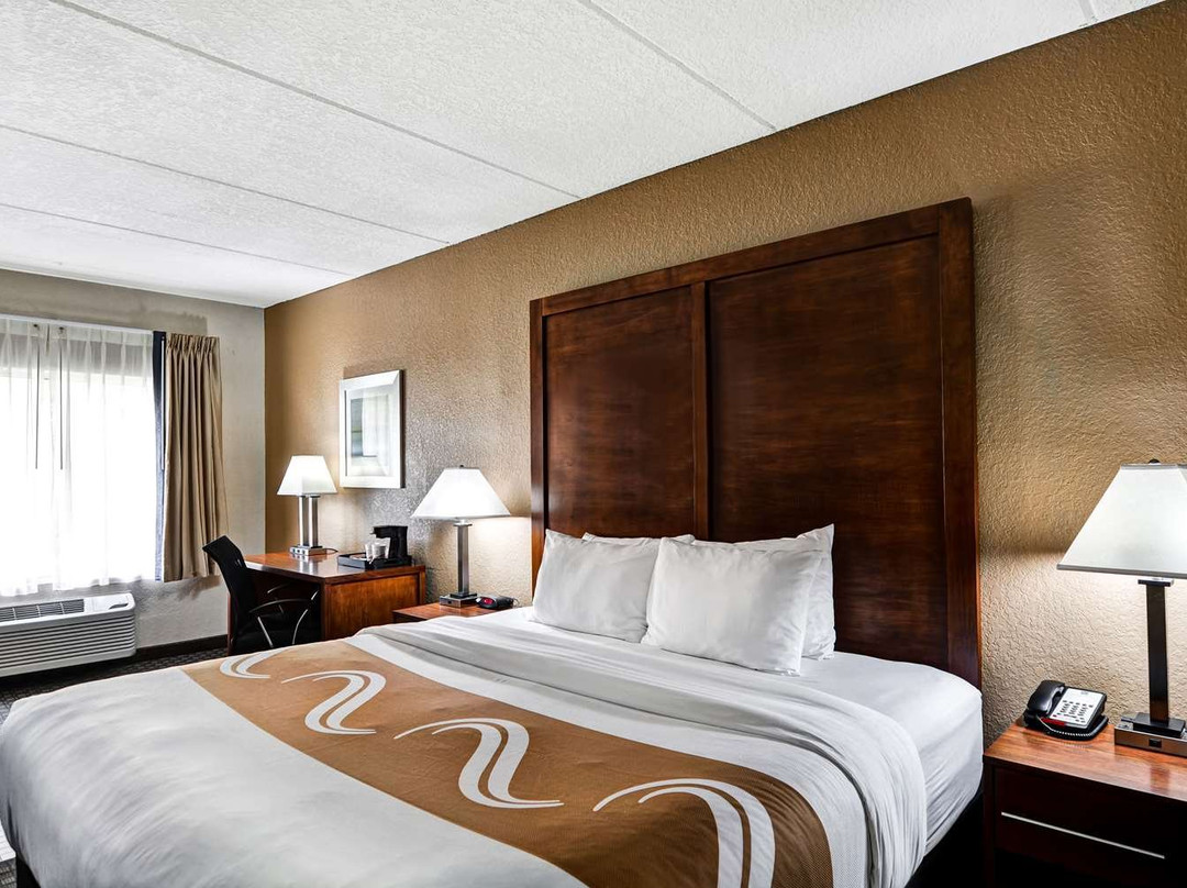 Quality Inn & Suites Heritage Park主图