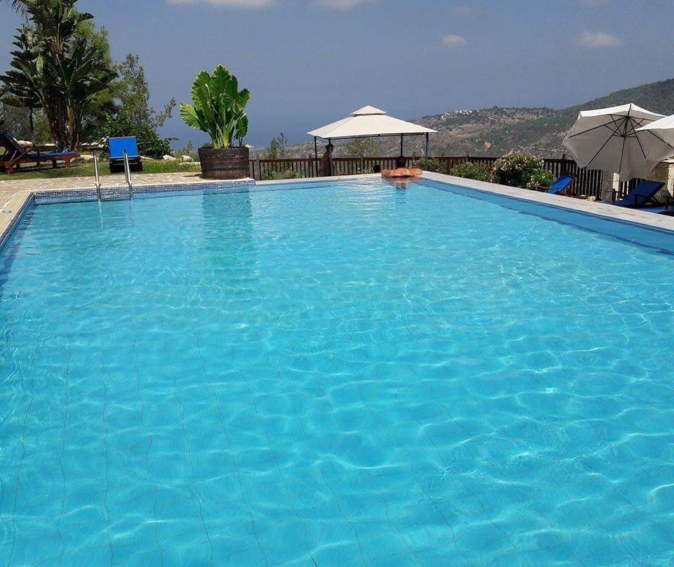 Paradisos Hills Hotel & Retreat主图