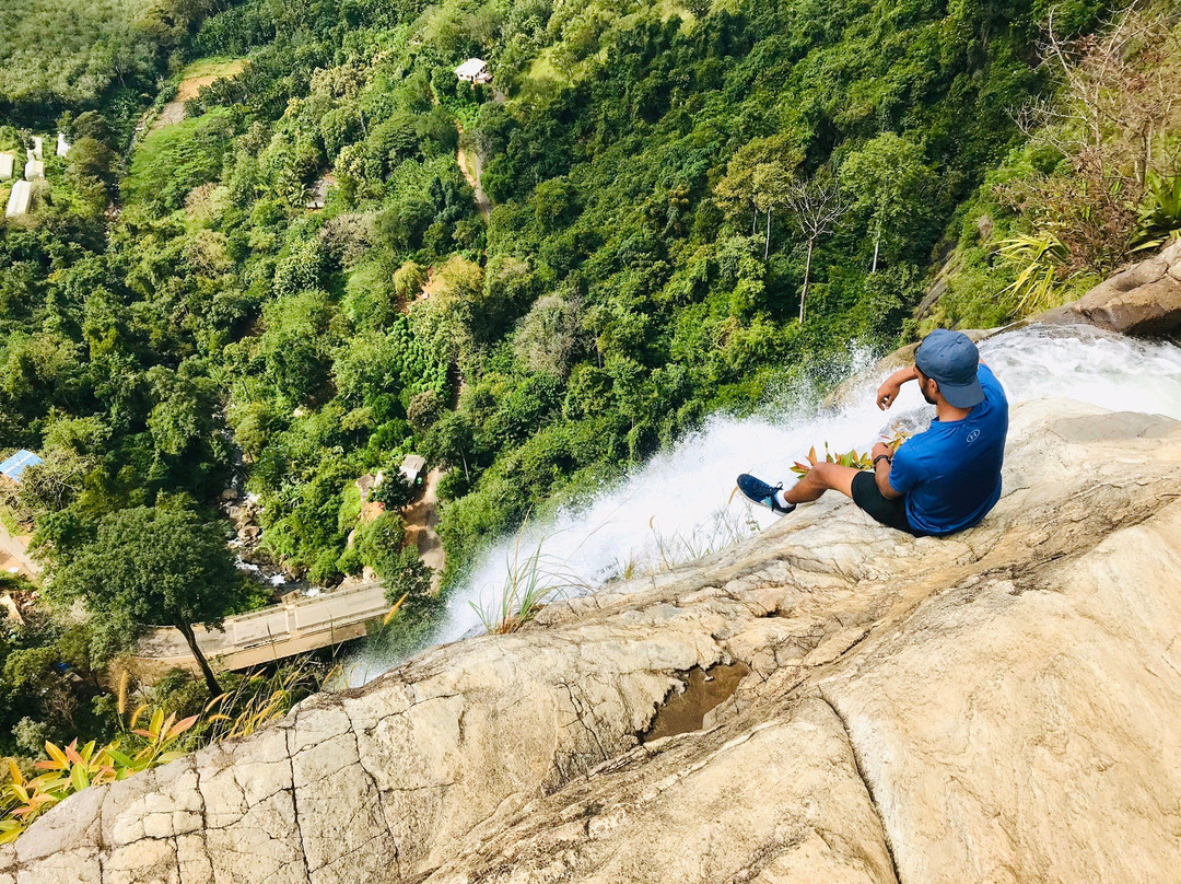 Upper Diyaluma Waterfall景点图片