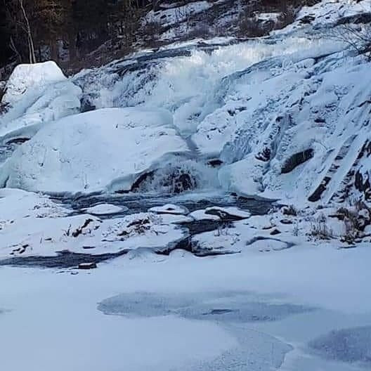 Cameron River Ramparts-黄刀镇必去景点