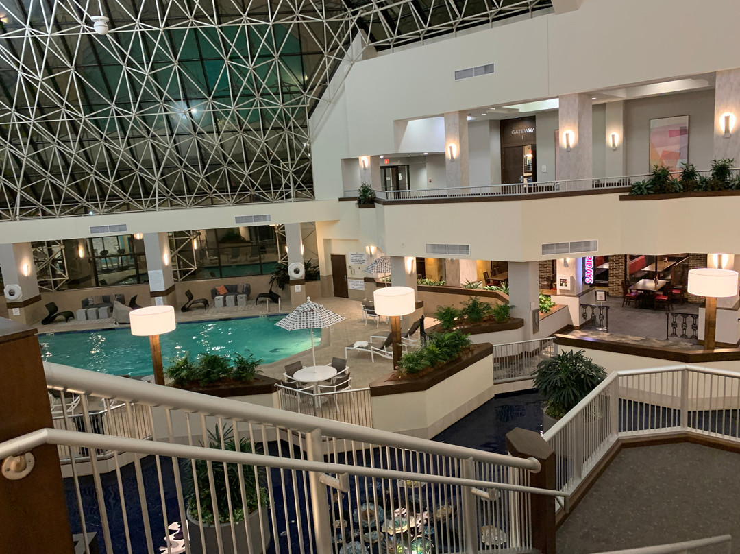 圣路易斯机场皇冠假日酒店主图