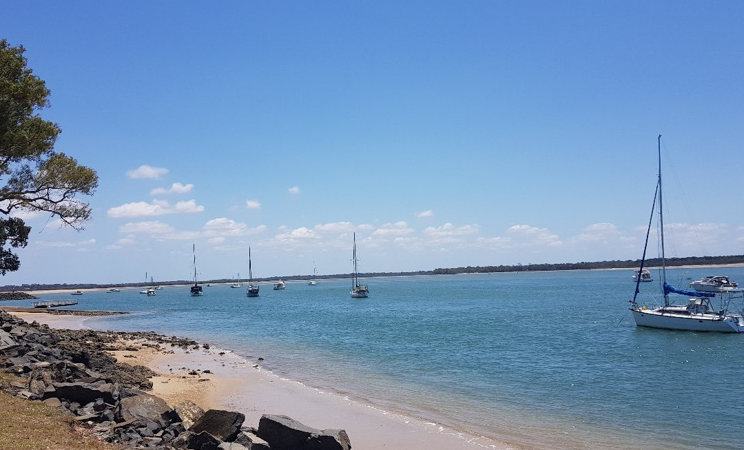 Burrum Heads Beach景点图片