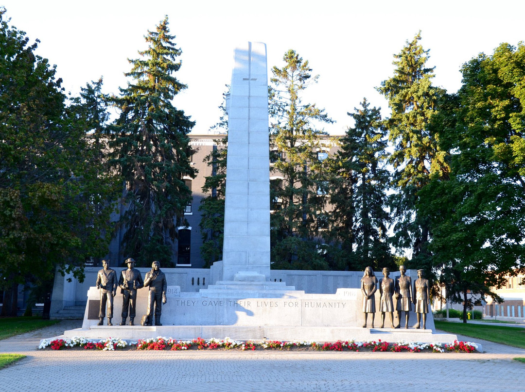 Brant County War Memorial景点图片