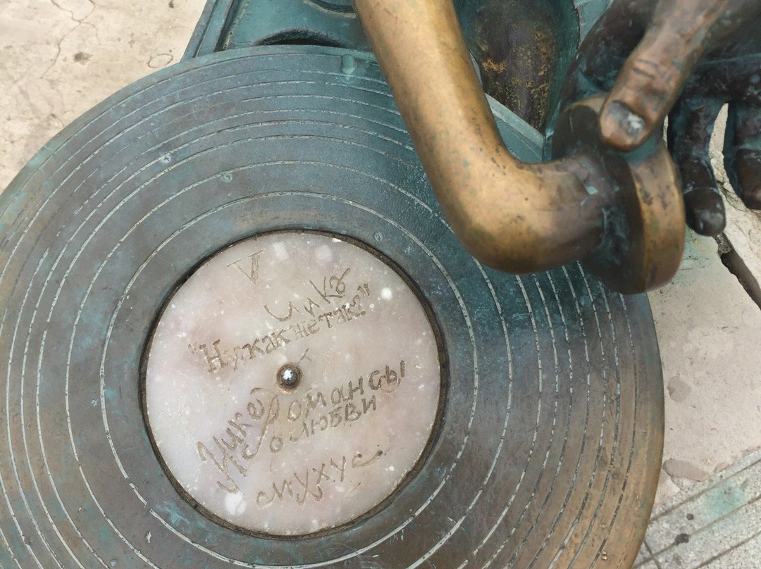 Sculpture Nika and Record Player-Sukhumi必去景点