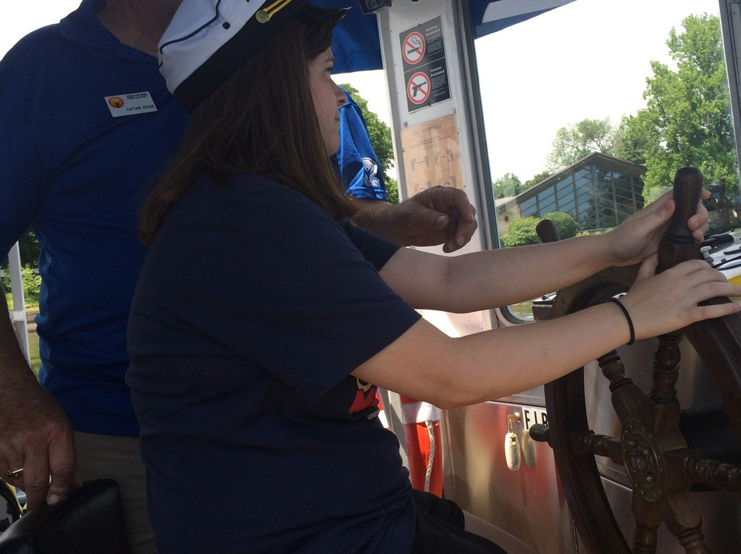 Forest City Queen Riverboat-罗克福德必去景点