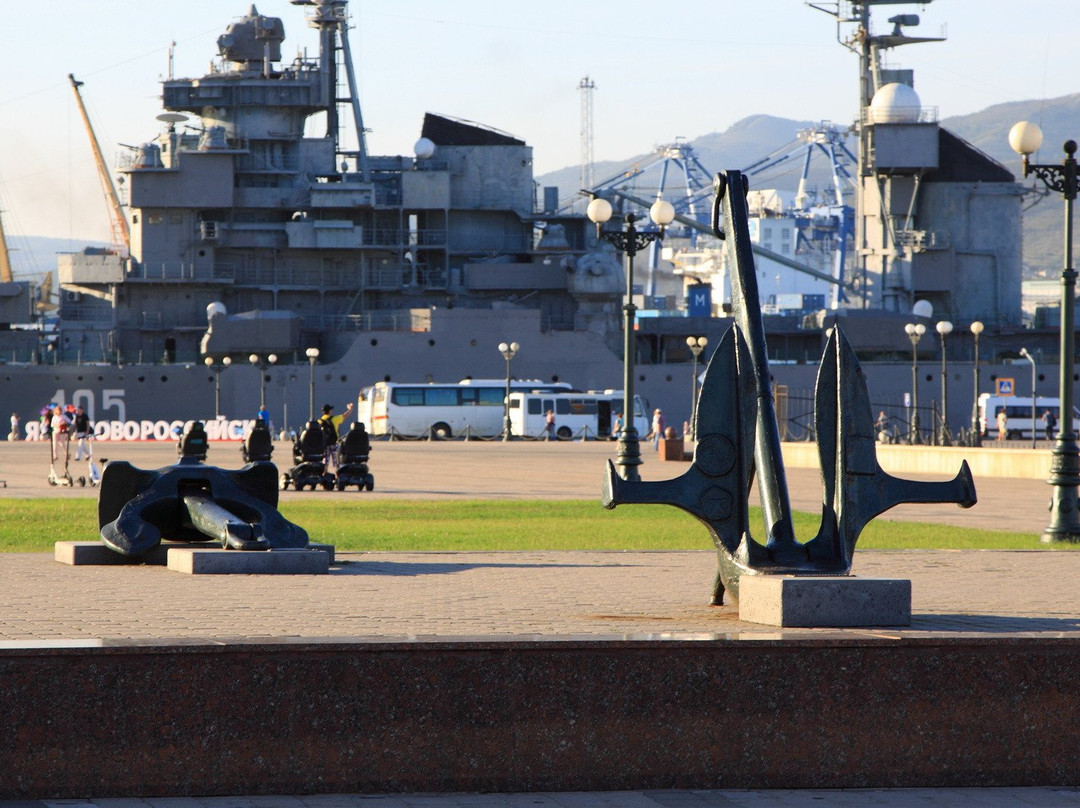 Monument to the Founders of Novorossiysk景点图片