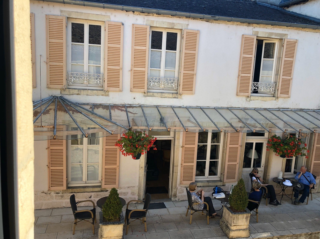 Hôtel les Charmes主图