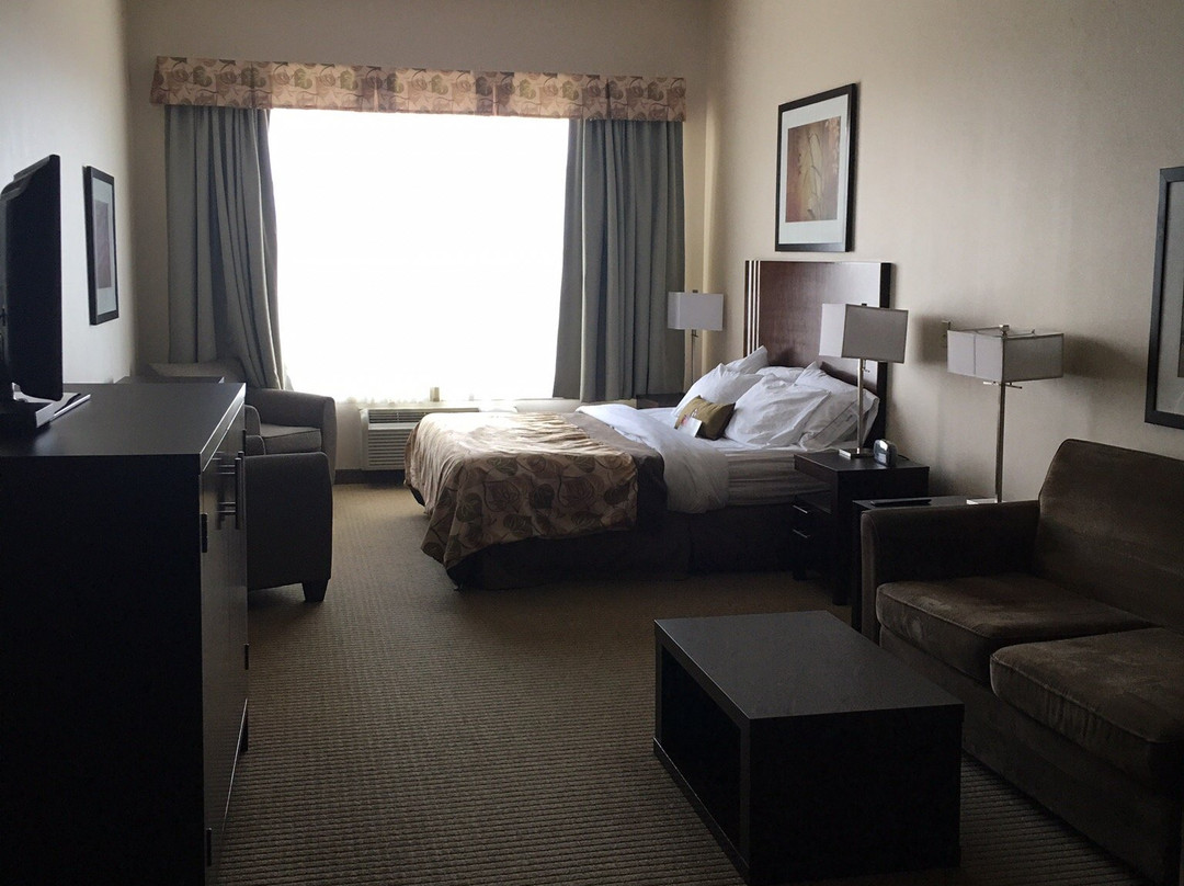 Ramada by Wyndham Wainwright主图