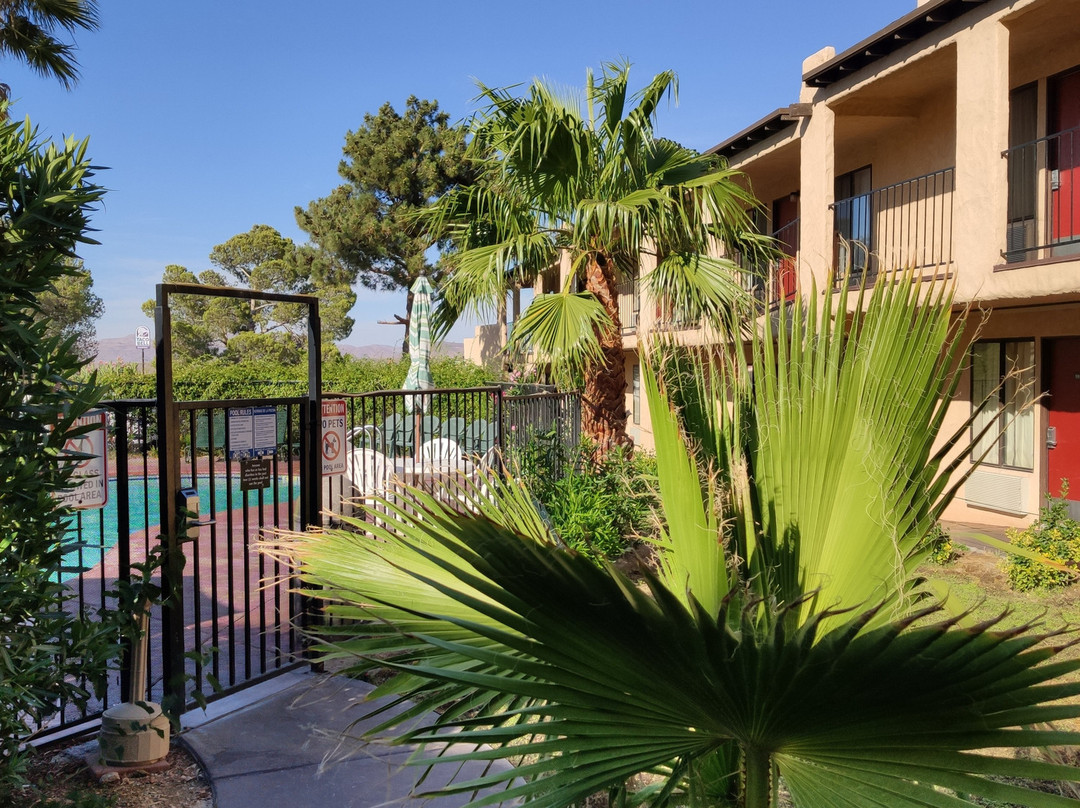 Super 8 by Wyndham Barstow主图