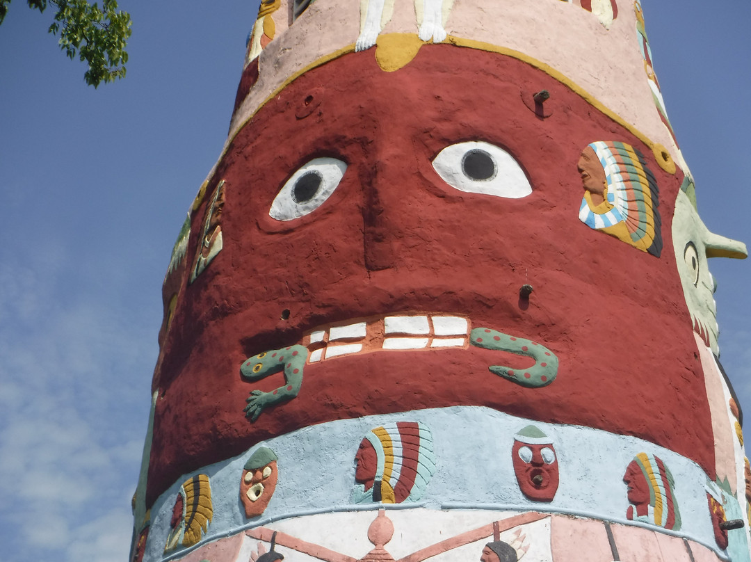World's Largest Totem Pole-Foyil必去景点