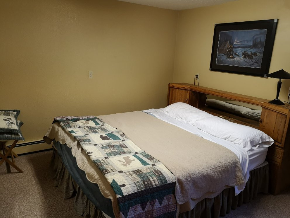 Fox 'n Fireweed Cabins主图