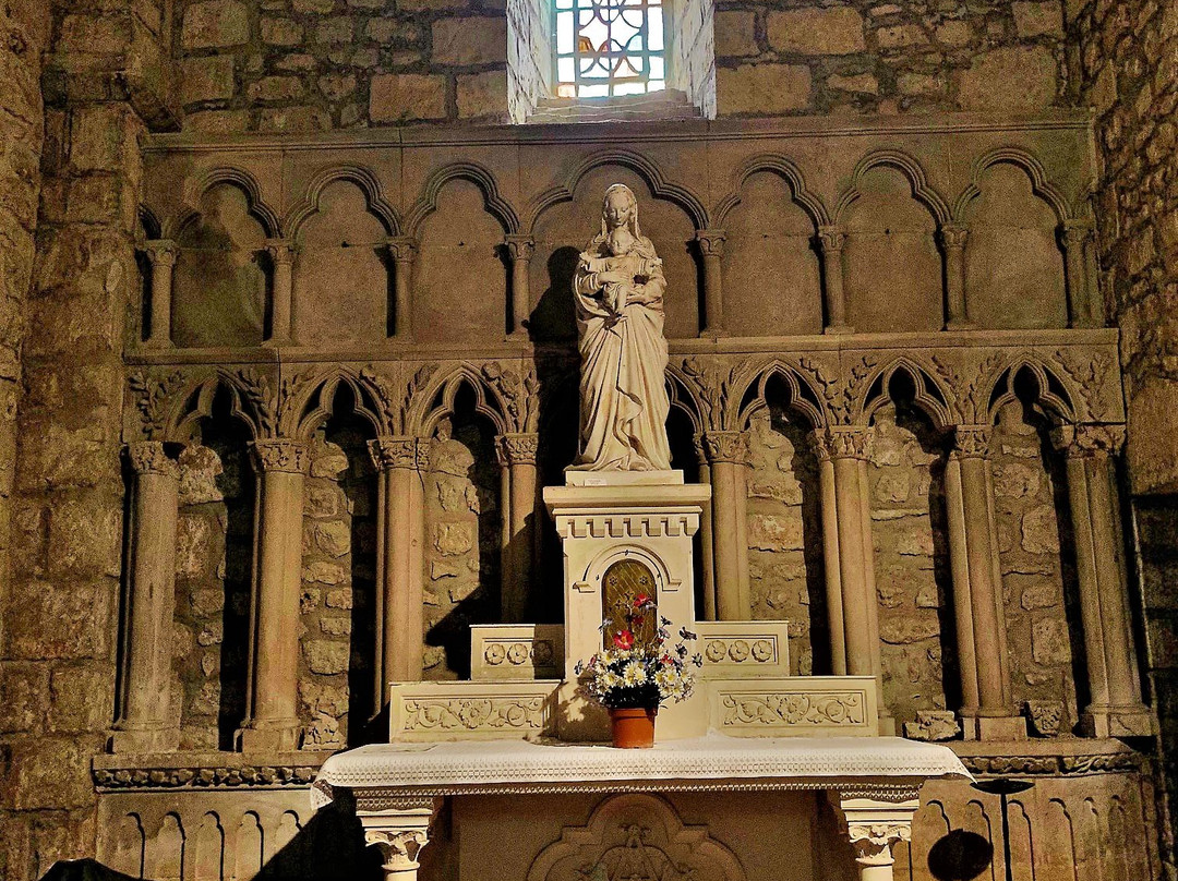 Eglise Notre-Dame-Bouresse必去景点