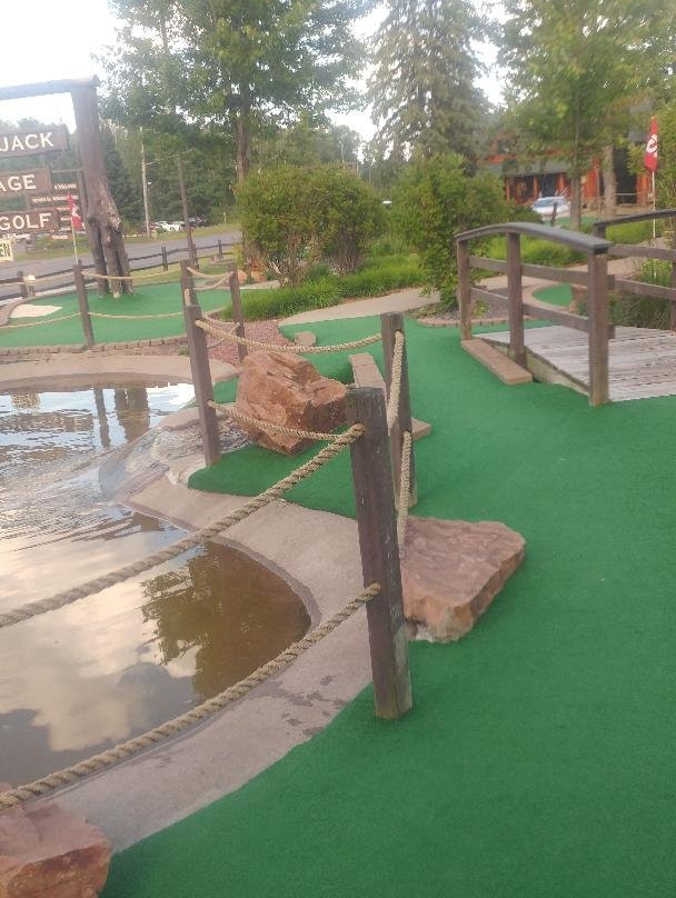 Lumberjack Village Mini-Golf-海沃德必去景点