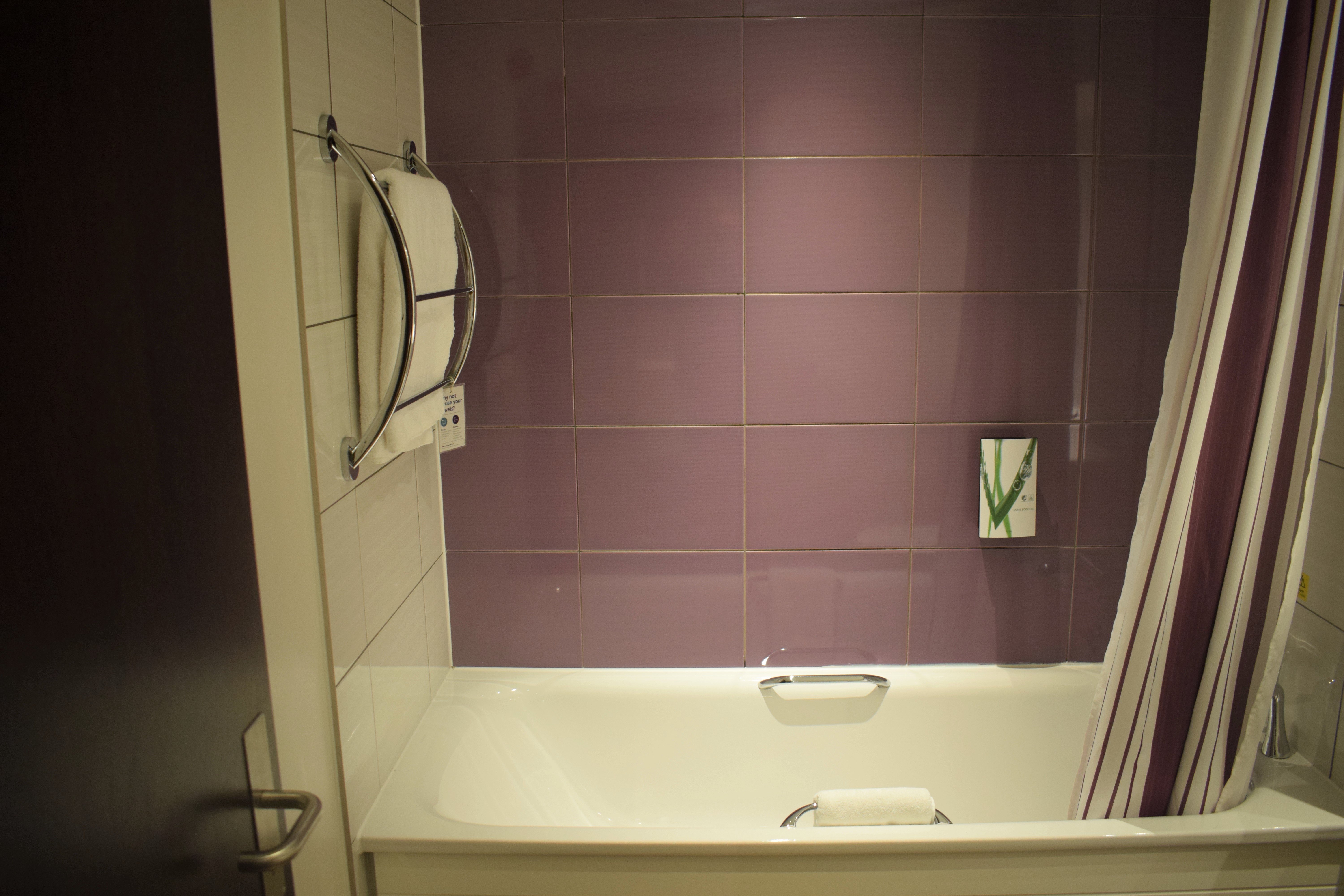 Premier Inn Haverfordwest (North/A40) Hotel-浴室