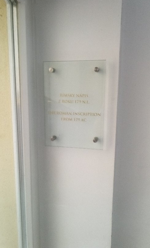 Roman inscription-Trencin必去景点