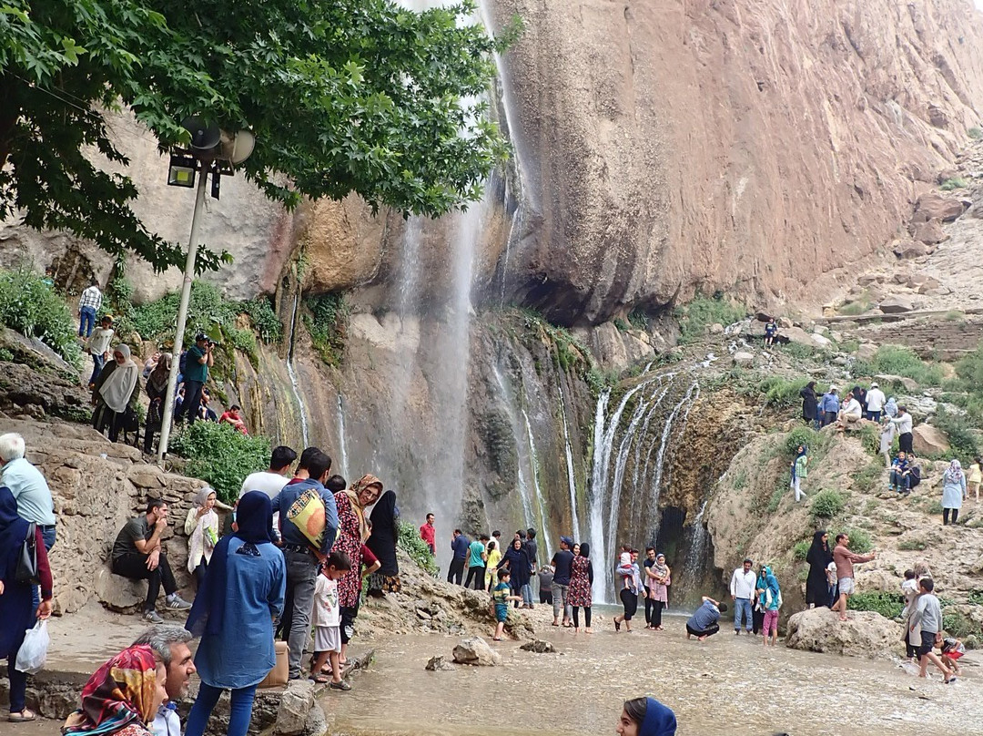 Semirom Waterfall景点图片