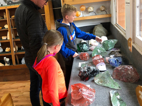 Red Rose Rock Shop & Dick's Rock Museum-埃斯蒂斯公园必去景点