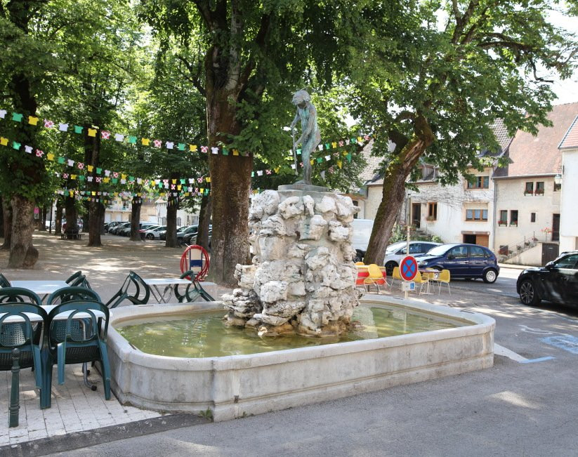 Statue du Pêcheur de Chavots景点图片