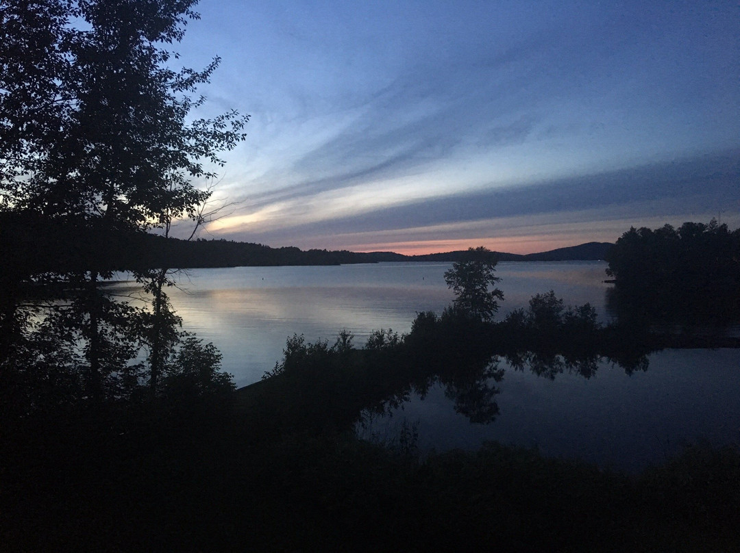 Chalet Moosehead Lakefront Lodging主图