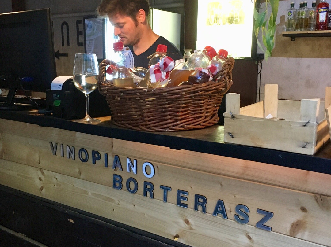 VinoPiano Wine and Tapas bar景点图片