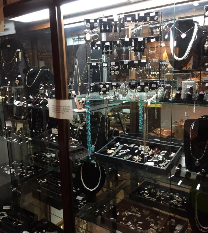 Queen Street Antiques-马丁斯堡必去景点