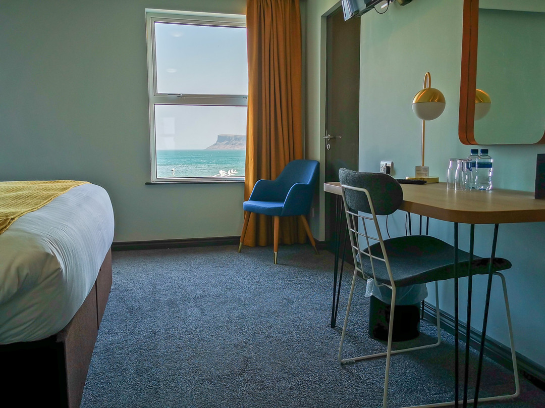 Marine Hotel Ballycastle主图