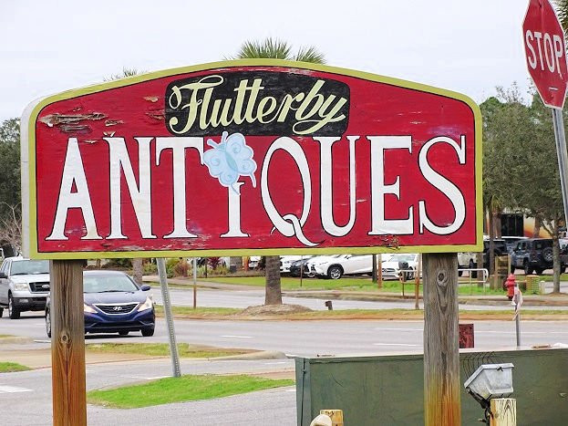 Flutterby Antiques-德斯廷必去景点