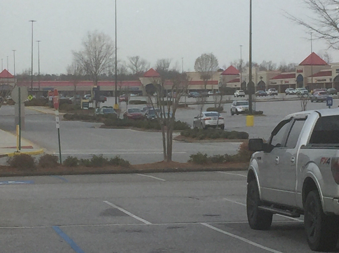 Tanger Outlets Commerce-Commerce必去景点