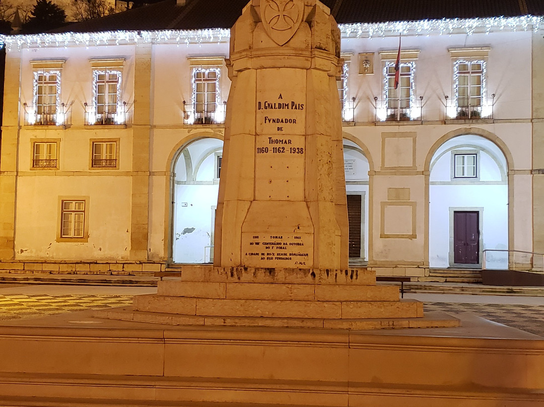 Estatua de D. Gualdim Pais-Tomar必去景点