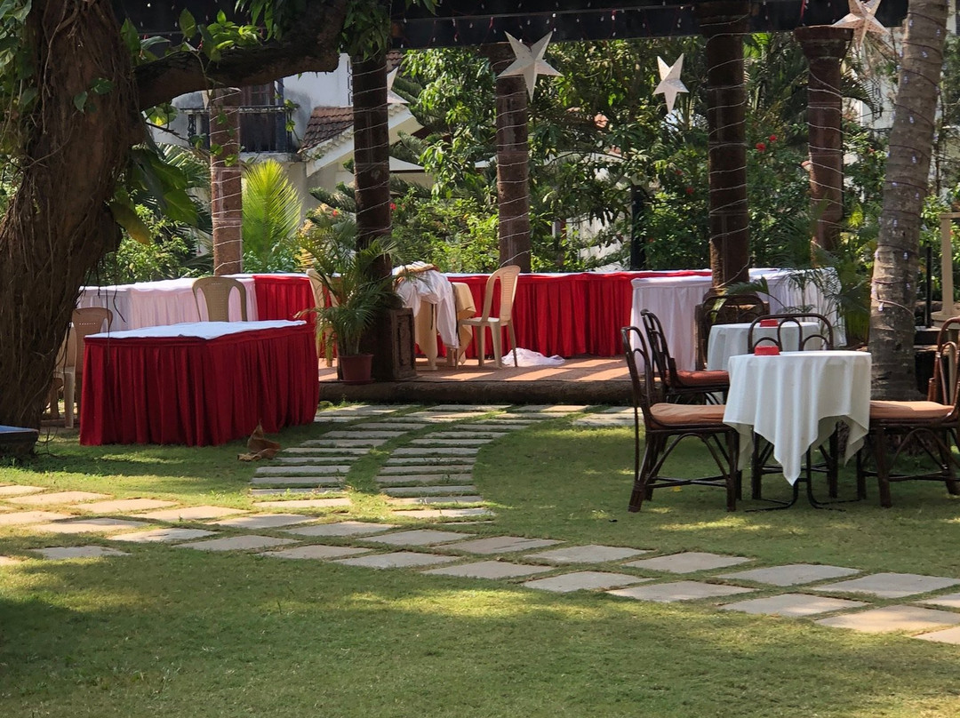 蓝色阿尔贡酒店主图