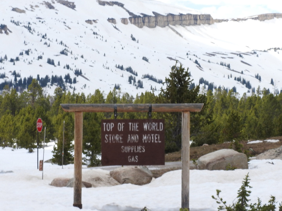 Top of the World Resort along Beartooth Highway主图