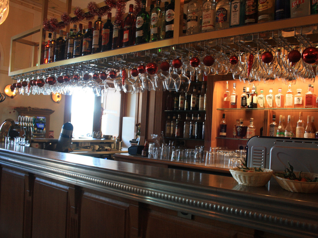 Café des Platanes-Ile Rousse必去景点