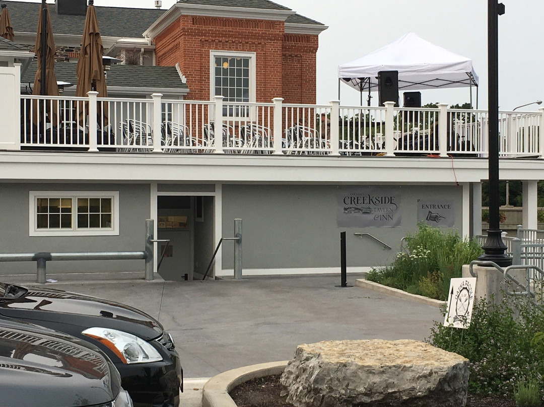Farmer's Creekside Tavern & Inn主图