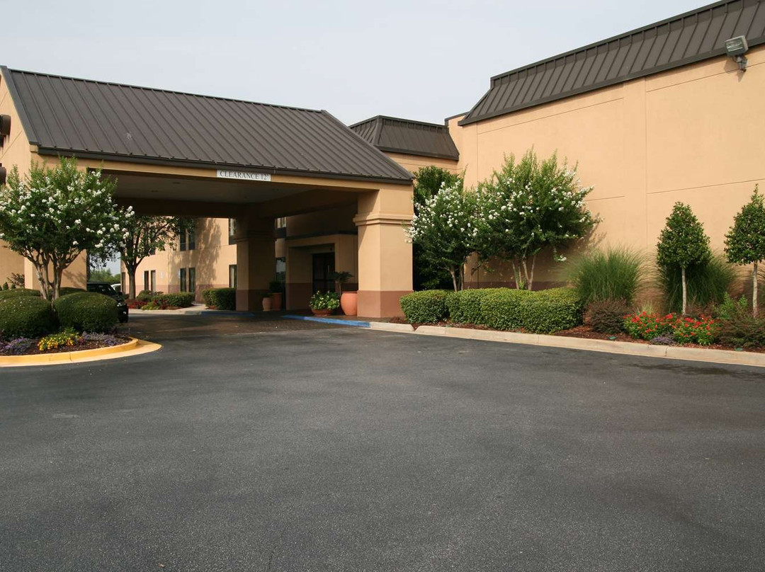 佩利希尔顿恒庭酒店主图