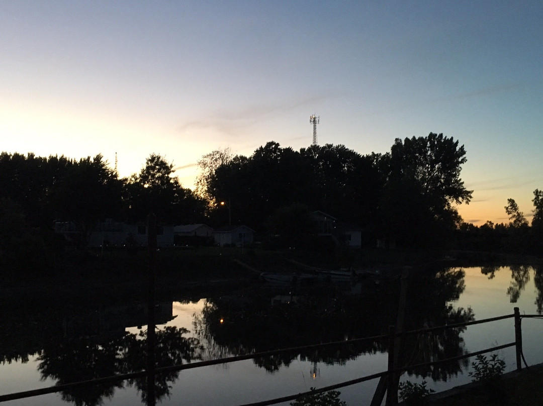 Marina Louiseville Camping