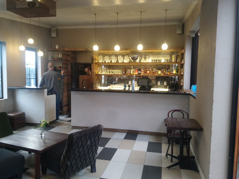 The Corner Store主图