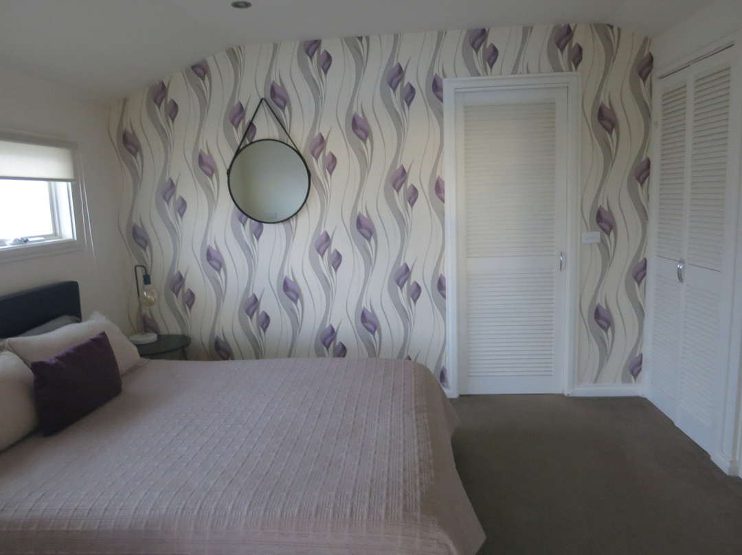 By The Seaside主图