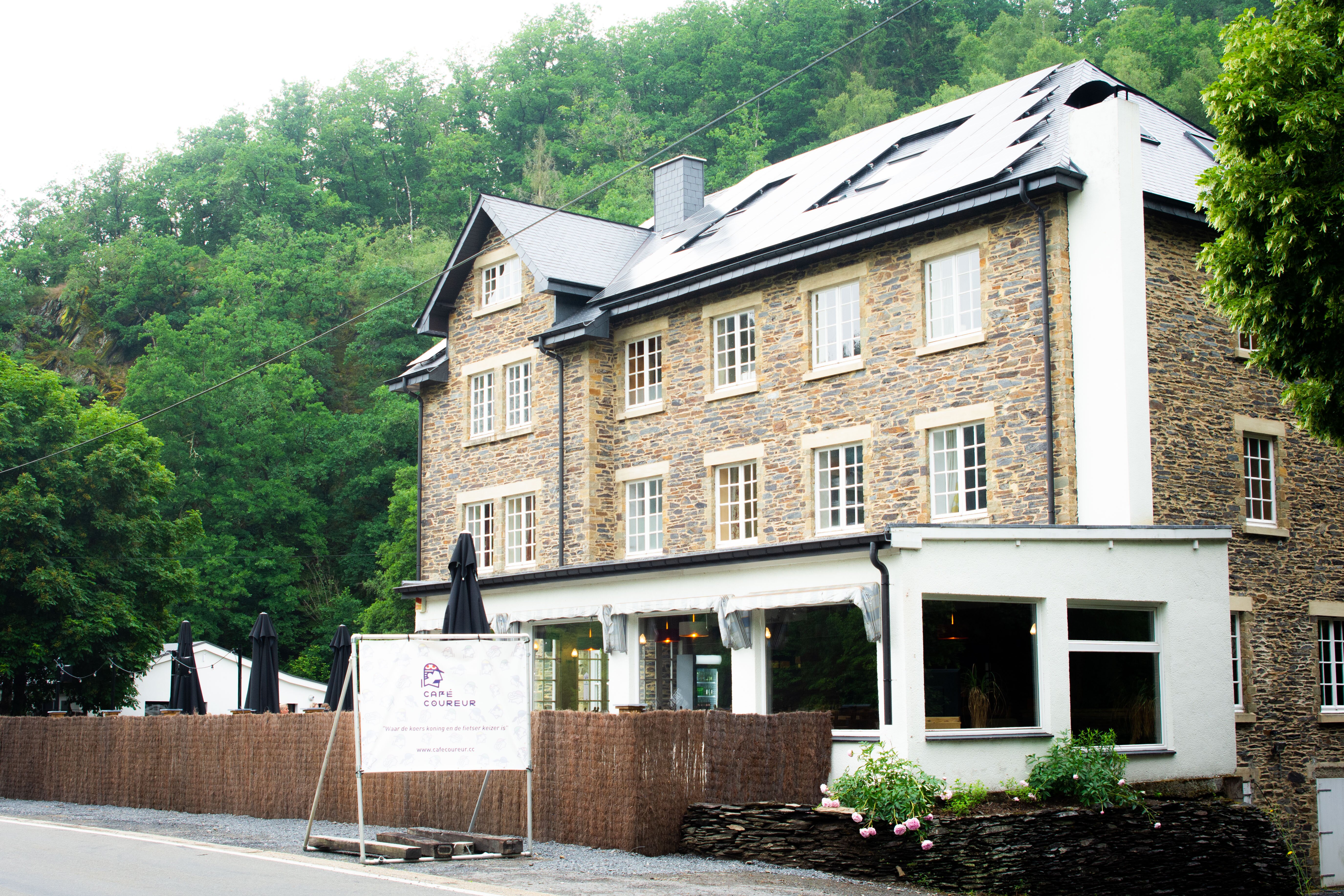 Café Coureur Houffalize-浴室