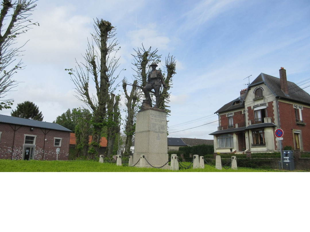 Grandcourt Road Cemetery景点图片