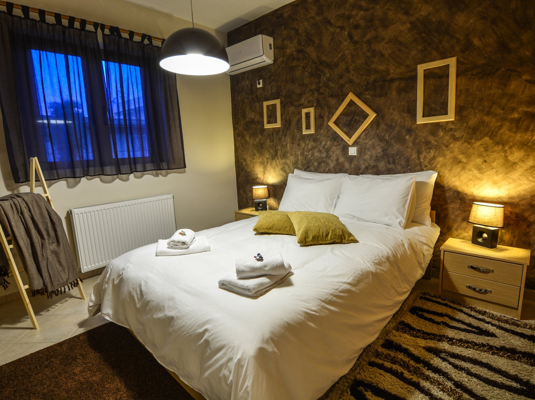 Theoni's Apartments主图