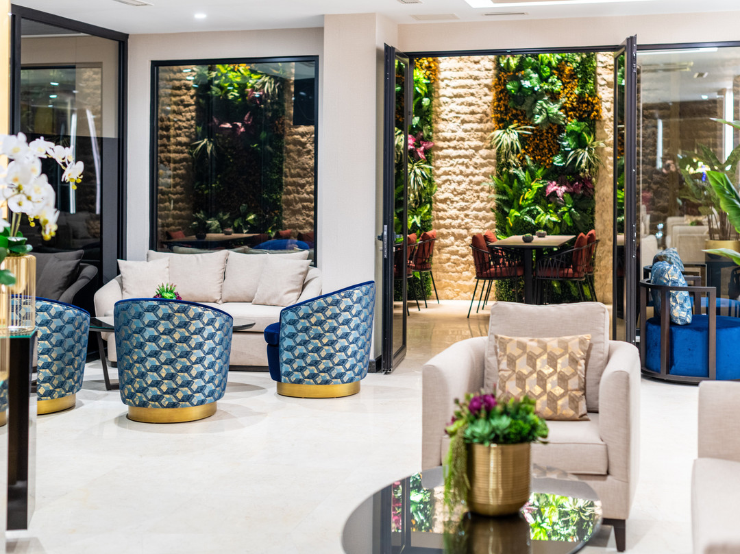 Aprilis Plus Hotel