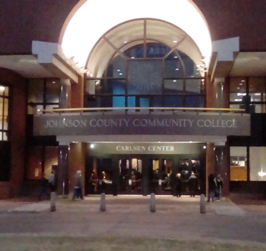 Carlsen Center-欧弗兰帕克必去景点