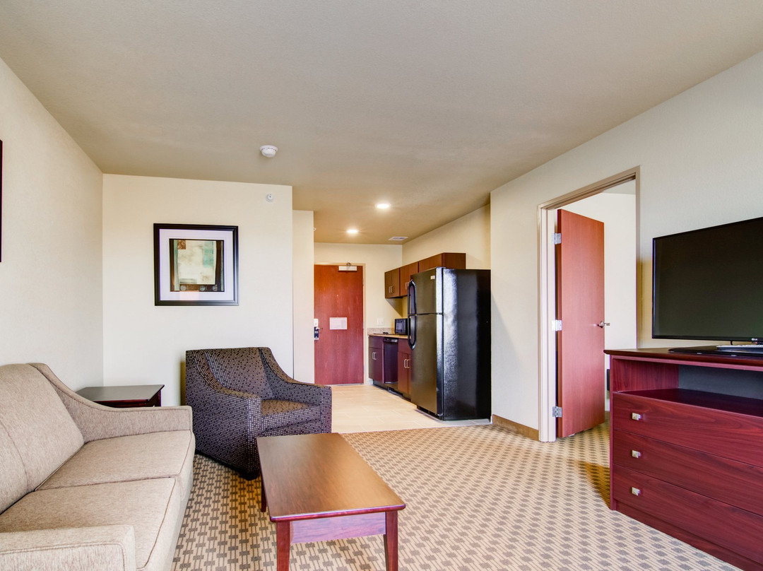 Castle Rock Inn & Suites主图