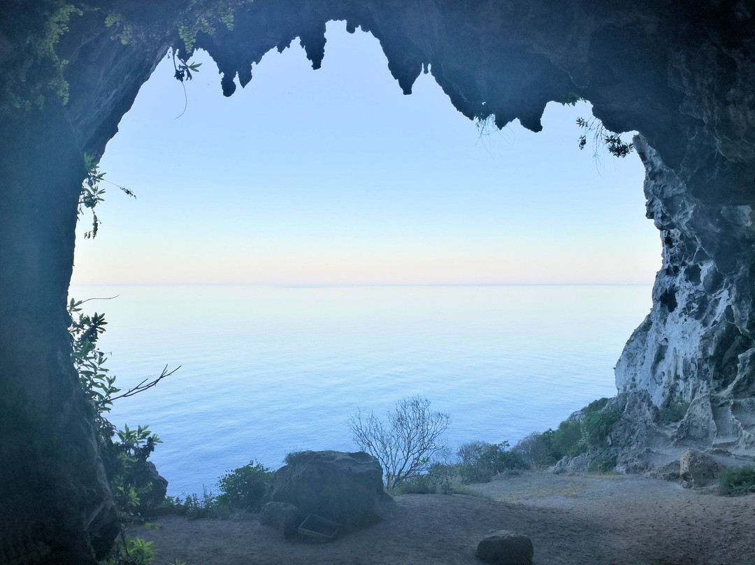 Gagliano del Capo旅游景点-Grotte delle Cipolliane