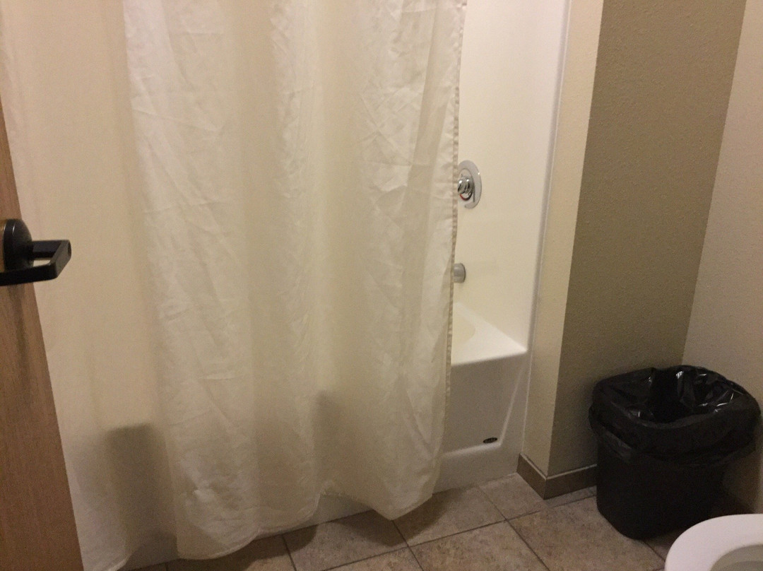 Loken's Rushford Inn主图