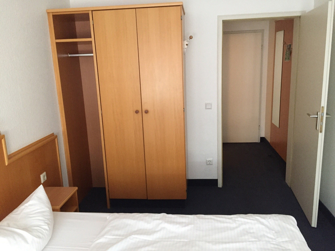 Astoria Hotel主图