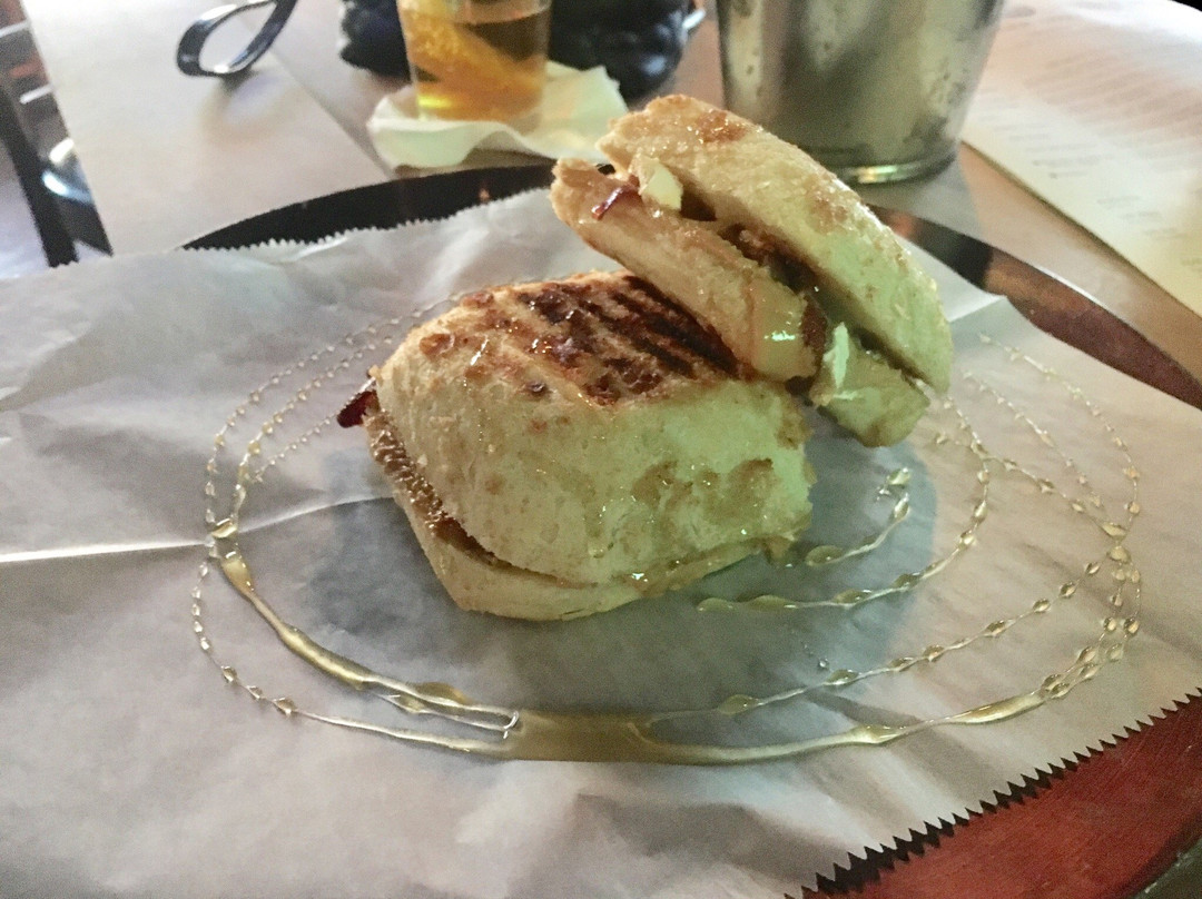 Glen Carbon餐馆和美食-The Cabin at Judy Creek